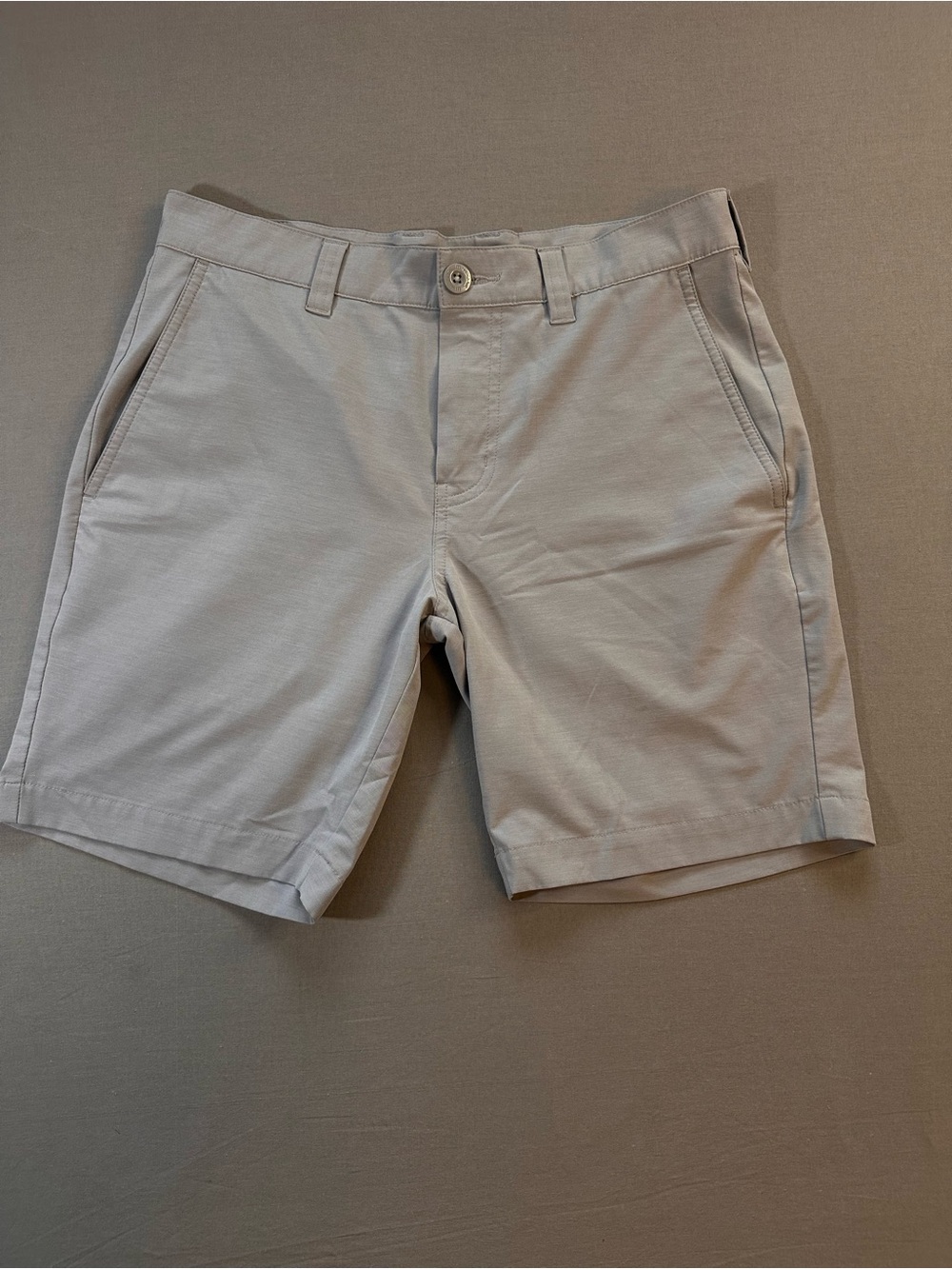Travis Mathew Light Gray Flat Front Shorts sz30 9”